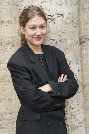 Johanna Marie Bourgeois at the annual press conference for the 2025/2026 season at the Theater am Frankfurter Tor. Berlin, 07.10.2025