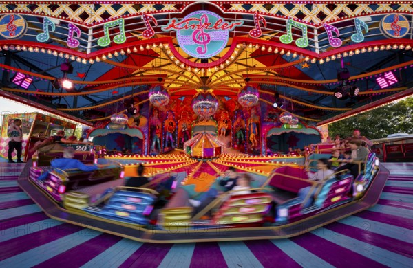 Petersburg sleigh ride, round ride, rides, motion, motion effect, neon lights, Cannstatter Wasen, funfair, spring festival, folk festival, Bad Cannstatt, Stuttgart, Baden-Württemberg, Germany