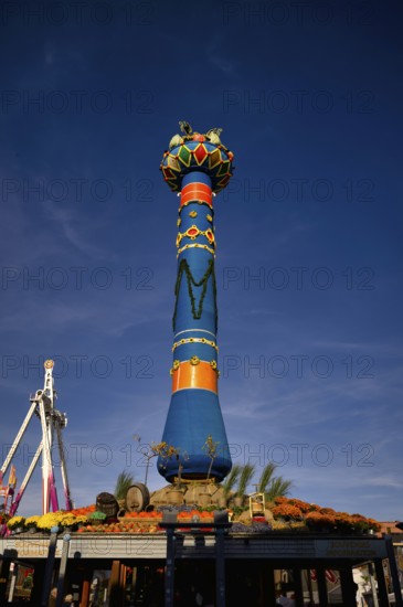 Fruit column, landmark, Cannstatter Wasen, funfair, carnival, spring festival, folk festival, Bad Cannstatt, Stuttgart, Baden-Württemberg, Germany