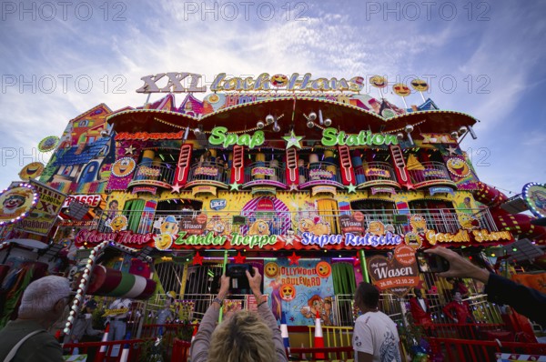 Amusement park, maze, Cannstatter Wasen, funfair, fairground, spring festival, folk festival, Bad Cannstatt, Stuttgart, Baden-Württemberg, Germany