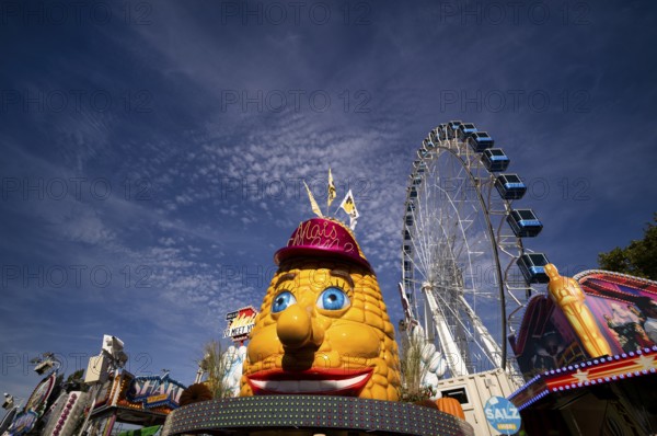 Food stand corn on the corn cob, Ferris wheel, Europa Rad, high ride, rides, Cannstatter Wasen, funfair, fairground, spring festival, folk festival, Bad Cannstatt, Stuttgart, Baden-Württemberg, Germany