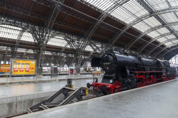 Riveted iron framework in the main railway station, historic steam locomotive, main railway station, Leipzig, Saxony, Germany