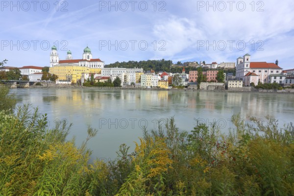 River Inn, Marienbrücke, behind it Prince-Bishop's Opera House, also City Theatre, St. Paul's Parish Church, St. Stephen's Cathedral or St. Stephen's Cathedral, on the right New Episcopal Residence, Old Town, Passau, Lower Bavaria, Bavaria, Germany