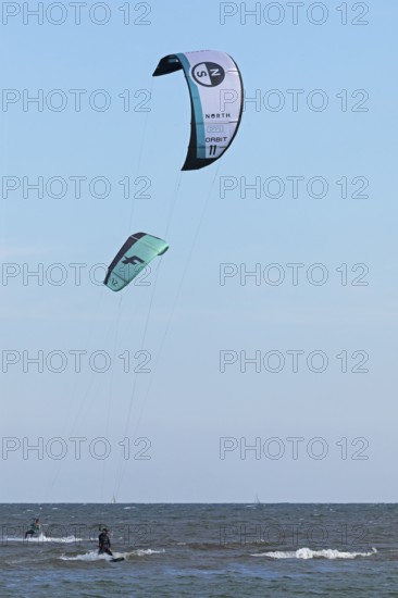 Kitesurfer, Baltic Sea, Falshöft, Pommerby, Schleswig-Holstein, Germany