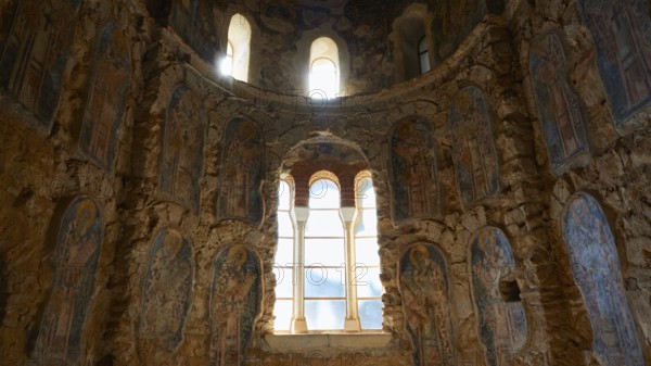 Remains of the great monastery of Brontochion, Hodegetria church, church of the Lord, Aphendiko, frescoes around large windows, Mystras, Mistra, UNESCO World Heritage Site, medieval Byzantine ruined city, north-west of Sparta, foothills of the Tyagetos Mountains, Peloponnese, peninsula, Greece