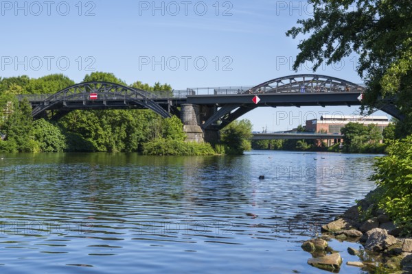 Cycle highway and pedestrian bridge over the Ruhr, Ruhrbrücke, Mülheim an der Ruhr, Rurgebiet, North Rhine-Westphalia, Germany