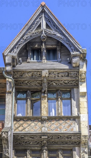 Historic house with beautiful wooden figures Manoir del la Salaamandre, Étretat, Département Seine-Maritime, France