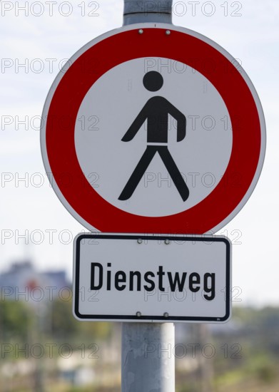 Traffic sign, passage prohibited, official route, on a federal road, Germany