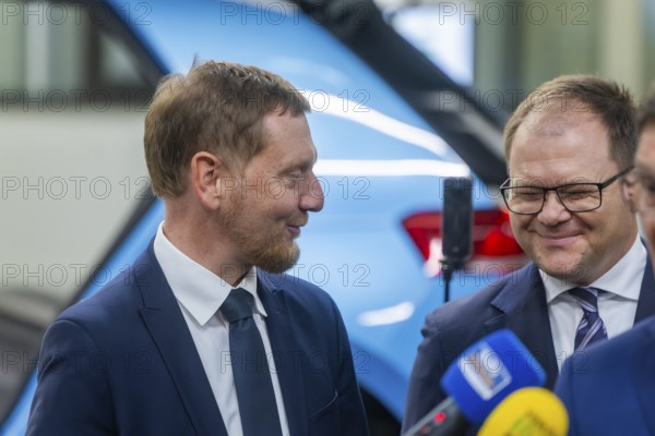 Minister President Michael Kretschmer and Federal Environment Minister Carsten Schneider during his visit to the Volkswagen vehicle plant in Zwickau, Zwickau, Saxony, Germany