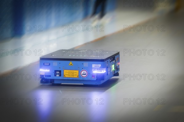 Electric car production in the assembly halls of VW in Zwickau. Autonomous transport device, Zwickau, Saxony, Germany