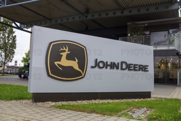 JOHN DEERE company sign at the Mannheim site
