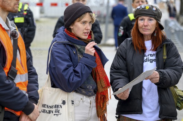 Participants of the Citizens' Council on Climate Protection of the New Generation present results. in front of the Reichstag, Berlin, 6 October 2025