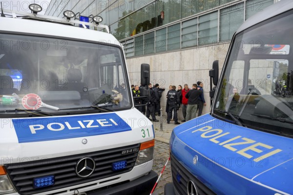 Police cordon at the CDU's Konrad Adenauer House. Arrested activists of the New Generation. After an attempt of a performance of the New Generation to fight corruption in front of the Konrad-Adenauer-Haus, the federal office of the CDU. Berlin, 06.10.2025