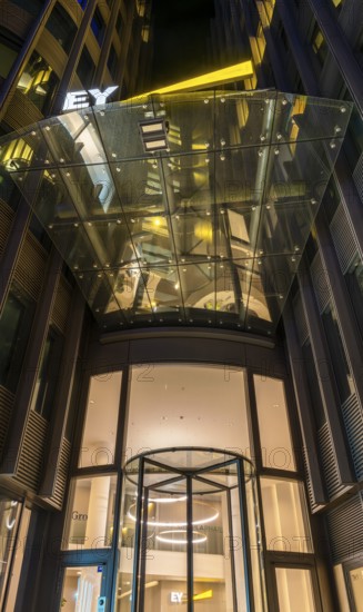 Night photo, main entrance from the frog's perspective, office complex of Ernst & Young Law GmbH Rechtsanwaltsgesellschaft Steuerberatungsgesellschaft, Friedrichstraße on the banks of the Spree, Berlin, Germany