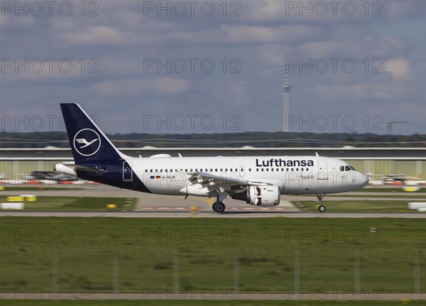 Flight operations at Stuttgart Airport. Aircraft on landing. Aircraft registration number: D-AILM, Lufthansa, Airbus A319-100, Stuttgart, Baden-Württemberg, Germany