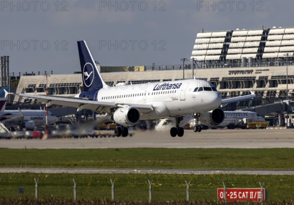 Flight operations at Stuttgart Airport with terminal. Aircraft on landing. Aircraft registration number: D-AILM, Lufthansa, Airbus A319-100, Stuttgart, Baden-Württemberg, Germany