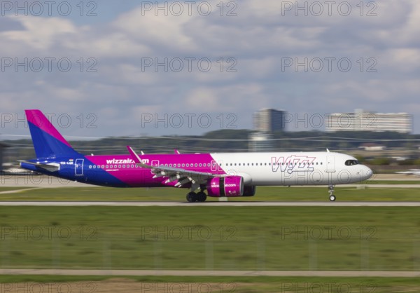 Flight operations at Stuttgart Airport. Aircraft on landing. Aircraft registration number: HA-LGR, Wizz Air, Airbus A321neo. Stuttgart, Baden-Württemberg, Germany