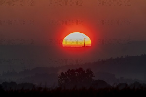 Sunrise near Filderstadt on the Fildern. The mountains of the Swabian Alb in the background. Filderstadt, Baden-Württemberg, Germany
