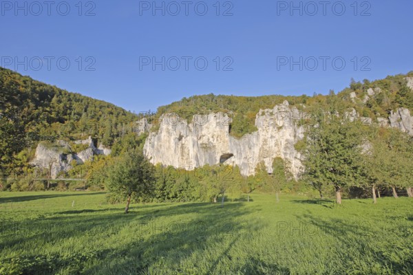 Falkensteinwände, Rabenwand, Bröller, rock face, rock formations, rock cliff, rock, grotto, landscape, nature photography, Thiergarten, Beuron, Upper Danube Valley, Swabian Alb, Baden-Württemberg, Germany