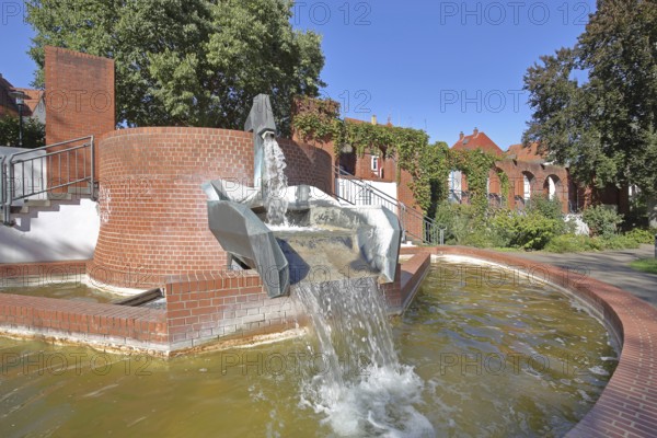 Fountain in Schillerpark, water basin, water jet, Schillerpark, Wiesloch, Baden-Württemberg, Germany