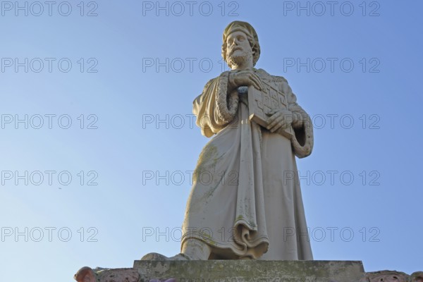 Schöffer monument, Peter Schöffer first bookseller, publisher, entrepreneur of book printing, sculpture, free-standing sculpture, Schöffer monument, Schöfferplatz, Gernsheim, Hesse, Germany