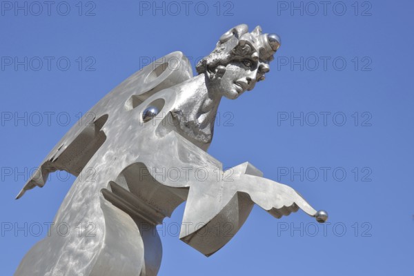 Sculpture guardian angel by Jürgen Goertz, modern art, water basin, fountain, bizarre shining angel with index finger, view from below, silver, pointing, pointing, symbol, aluminium, free-standing, fountain gallery, Adenauerplatz, Wiesloch, Baden-Württemberg, Germany