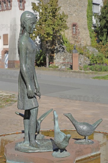 Gänselieselbrunnen by Helmut Waldherr 1981, modern art, bronze sculpture, female figure with goose figures, fountain, Gänseliesel, fountain, Röhrbuckel, Wiesloch, Baden-Württemberg, Germany