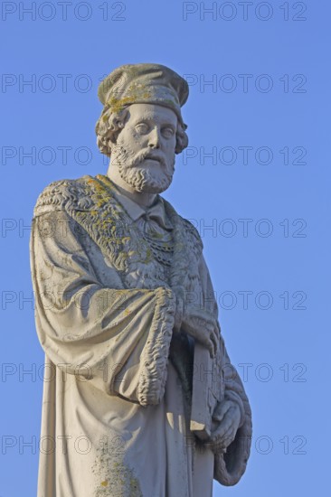 Schöffer monument, Peter Schöffer first bookseller, publisher, entrepreneur of book printing, sculpture, free-standing sculpture, Schöffer monument, Schöfferplatz, Gernsheim, Hesse, Germany