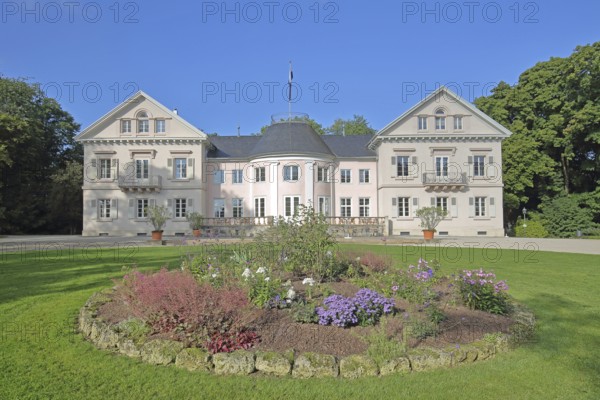 Classicist Villa Eugenia built in 1787, ornamental garden, flower bed, princely garden, Hechingen, Swabian Alb, Baden-Württemberg, Germany
