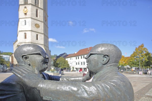Sculpture Manus manum lavat by Guido Messer 1986 - One hand washes the other, two, bronze sculptures, male figures, modern art, sunglasses, symbol for deal, agreement, trade, contract, shake hands, give, joy, greet, embrace, gesture, arms, faces, landmark town church, Balingen, Swabian Alb, Baden-Württemberg, Germany