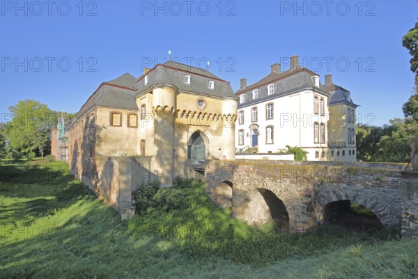 Large castle built in the 18th century, stone arch bridge, Kleinbüllesheim, Euskirchen, Vordereifel, Eifel, North Rhine-Westphalia, Germany