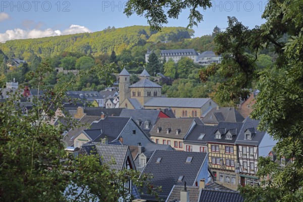 Townscape with Romanesque collegiate church of St. Chrysanthus and Daria, Bad Münstereifel, Ahrgebirge, Eifel, North Rhine-Westphalia, Germany