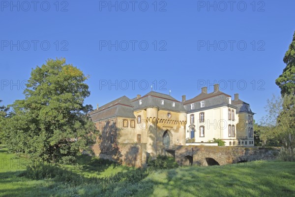 Large castle built in the 18th century, Kleinbüllesheim, Euskirchen, Vordereifel, Eifel, North Rhine-Westphalia, Germany