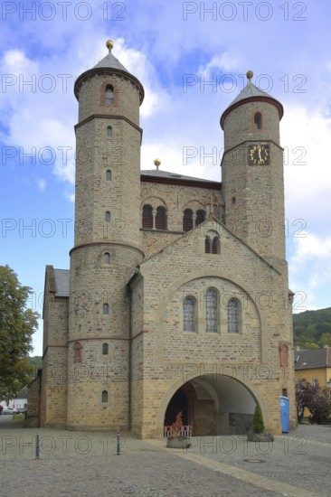 Romanesque collegiate church of St Chrysanthus and Daria with twin towers, Bad Münstereifel, Ahrgebirge, Eifel, North Rhine-Westphalia, Germany
