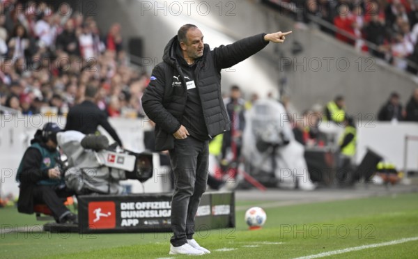 Coach Frank Schmidt 1. FC Heidenheim 1846 FCH on the sidelines Gesture Gesture MHPArena, MHP Arena Stuttgart, Baden-Württemberg, Germany