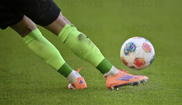 Close-up, Goalkeeper Diant Ramaj 1. FC Heidenheim 1846 FCH (41) Goal kick action Adidas MHPArena, MHP Arena Stuttgart, Baden-Württemberg, Germany