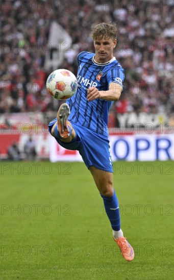 Jan Schöppner 1. FC Heidenheim 1846 FCH (03) on the ball MHPArena, MHP Arena Stuttgart, Baden-Württemberg, Germany