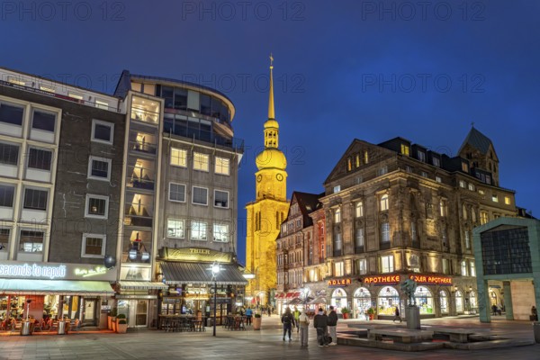 Alter Markt and St Reinoldi Protestant Church at dusk, Dortmund, North Rhine-Westphalia, Germany