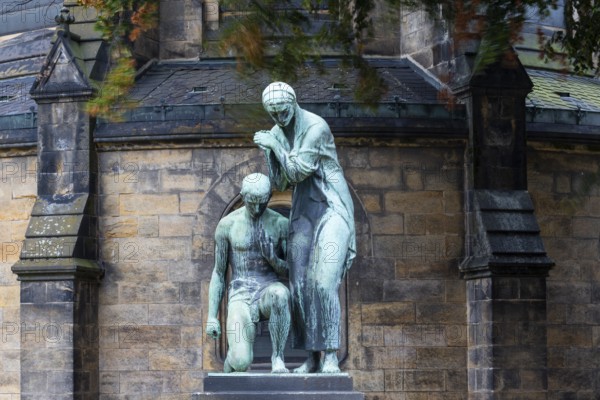Memorial to the fallen in front of the Martin Luther Church, Martin-Luther-Platz, Neustadt, Dresden, Saxony, Germany