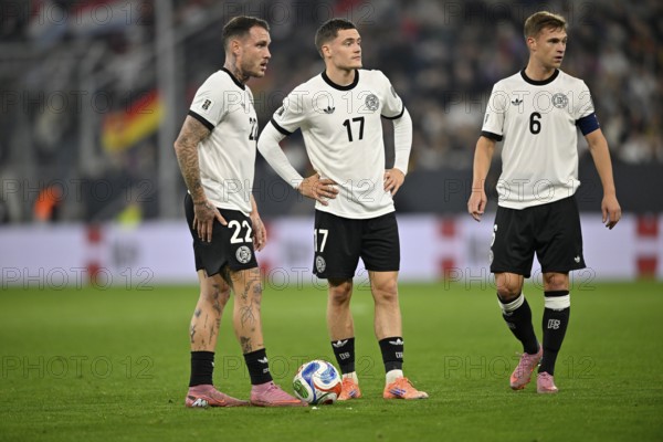 David Raum GER (22) Florian Wirtz GER (17) Joshua Kimmich GER (06) ready for free-kick, World Cup qualifier, international match, Germany v Luxembourg, PreZero Arena, Sinsheim, Baden-Württemberg, Germany