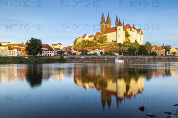 View of Albretsburg Castle and Meissen Cathedral, St. Johannis and St. Donatus, Reflection in the Elbe, River, Old Town, Meissen, Saxony, Germany