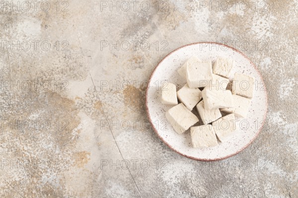 Coffee marshmallow on brown concrete background. top view, flat lay, copy space