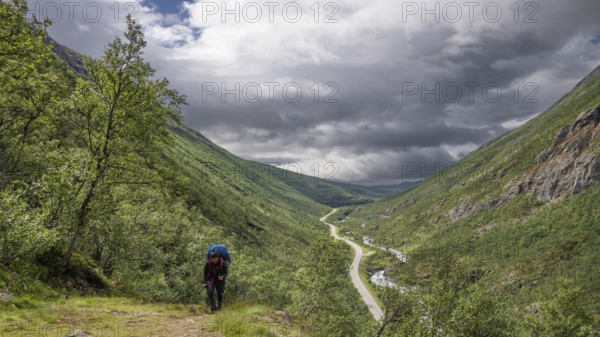 Pilgrims on the Kongevegen or King's Road, Olavsleden pilgrimage route, Drivdalen valley, ascent to Dovrefjell, E6 motorway, Oppdal municipality, Trøndelag county, Norway