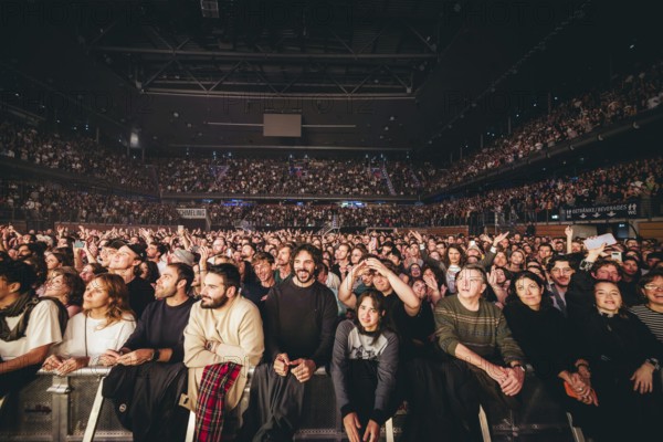 Publikum bei Parcels live in der Berliner Max-Schmeling-Halle am 04.10.2025