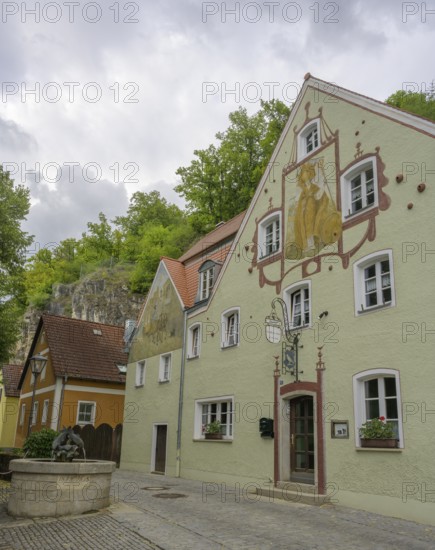 Bemaltes Haus Gasthof zur roten Amsel, Kallmünz, Bayern, Deutschland