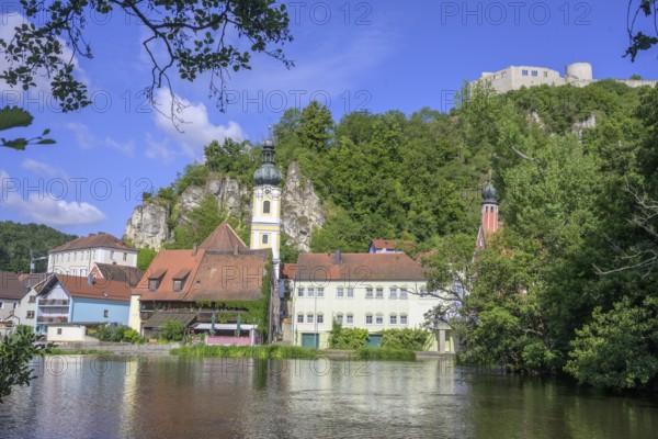 Naab Fluss Kirche und Burgruine von, Kallmünz, Bayern, Deutschland