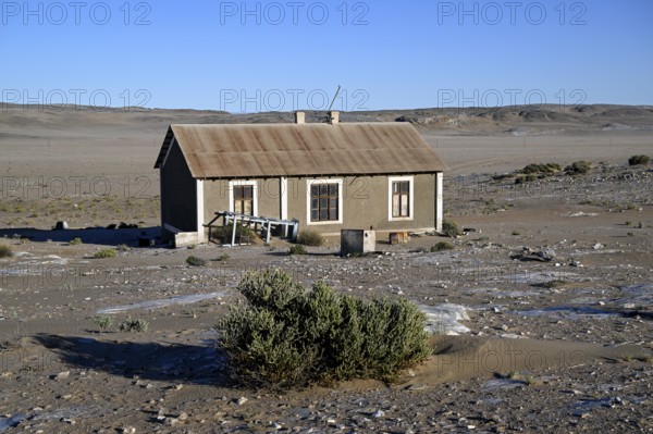 Altes Gebäude in Grillenthal, einst Versorgungsstation für Frischwasser, Diamentensperrgebiet, bei Lüderitz, Region Karas, Namibia