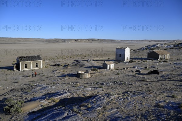 Alte Gebäude und Wasserbecken in Grillenthal, einst Versorgungsstation für Frischwasser, Diamentensperrgebiet, bei Lüderitz, Region Karas, Namibia