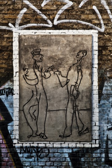 Das Wandbild mit dem Titel Weltbaum 2, Werden, Sein, Vergehen von Ben Wagin am S-Bahnhof Savignyplatz, eine Brandwandgestaltung, Berlin, Deutschland