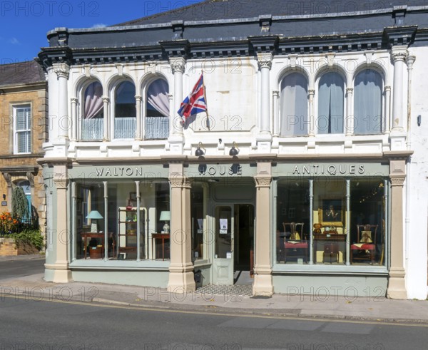 Walton House Antiques shop, market Place, Mere, Wiltshire, England, UK